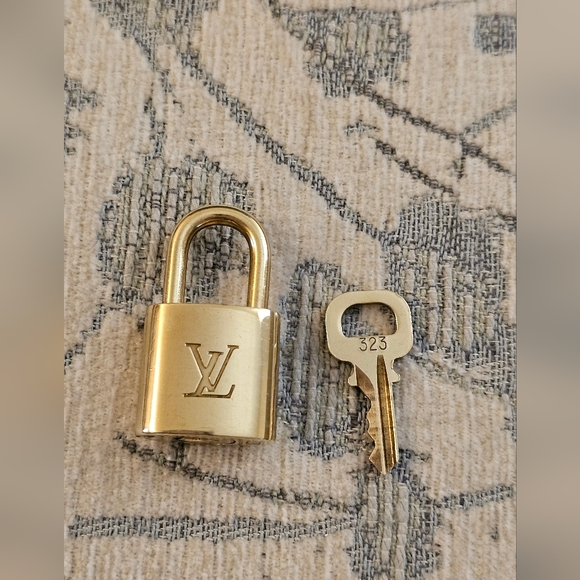 Louis Vuitton Lock & Key #323 Available EUC *Listing for 1 item only* - Picture 3 of 5